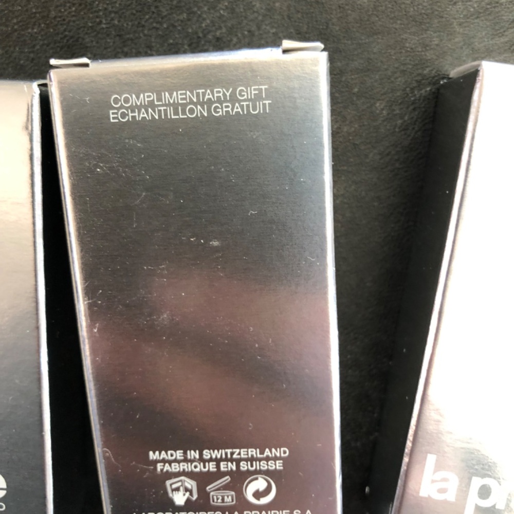 Set of 3 pieces. La Prairie skin caviar eye cream travel size. 5 ml. each - Picture 4 of 4